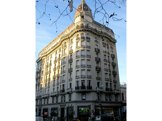 Two examples of the fine architecture along the main avenue in Centro