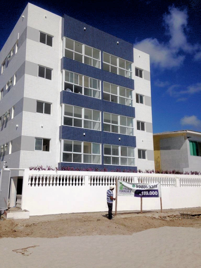  An exteriror view of the featured Morado do Sol property from the beachfront