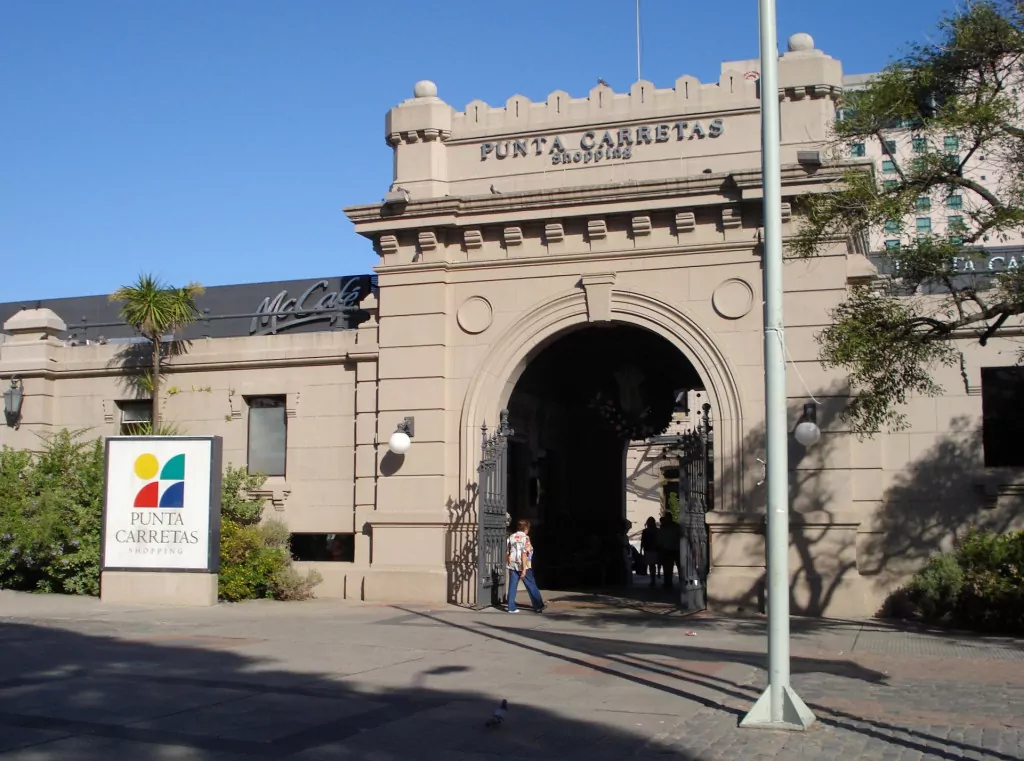 From penitentiary to shopping mall, Punta Carretas Shopping is a popular meeting place and historic landmark.