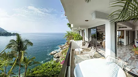 An appartment balcony overlooking the sea in Mismaloya