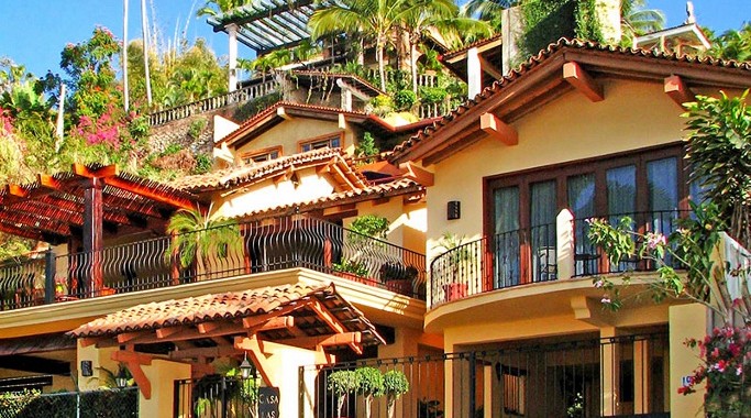 Las amapas offers luxury with a view.