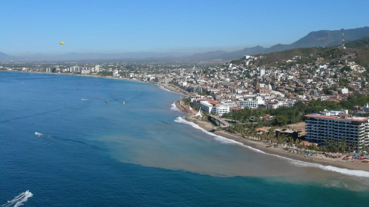 A boat races across the sea at Puerto Vallarta Bay