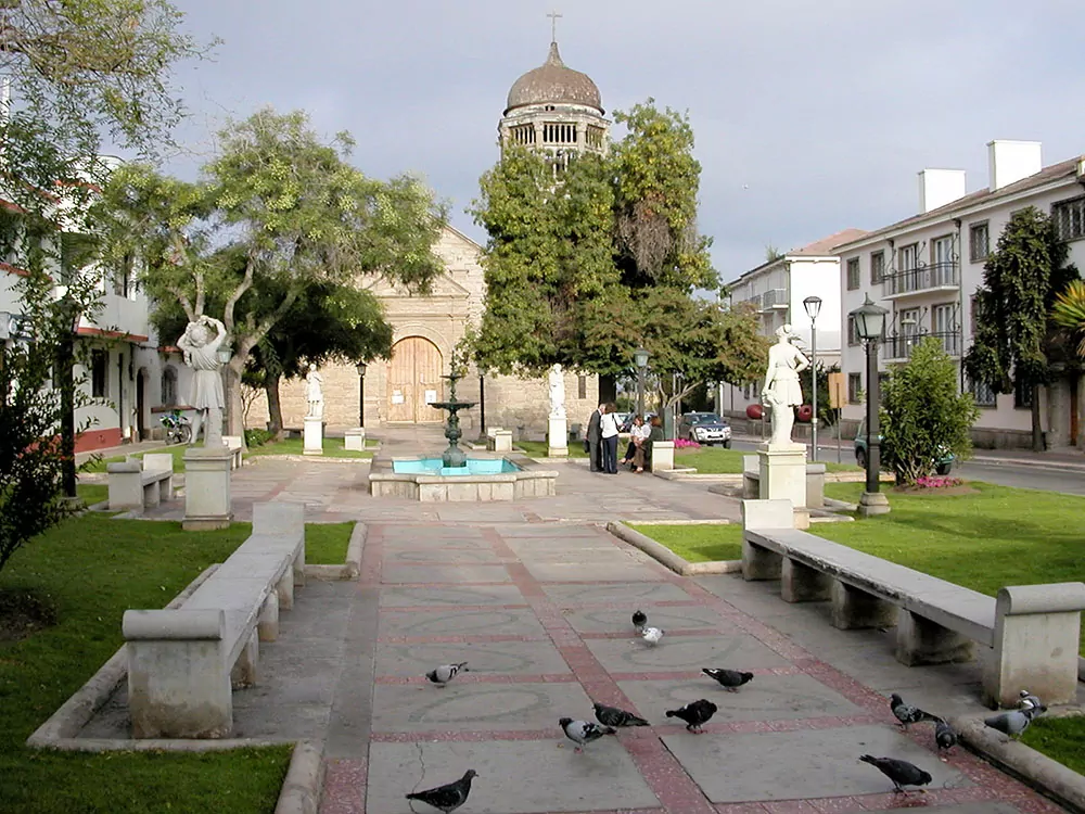La Serena center with Colonial buildings and benches