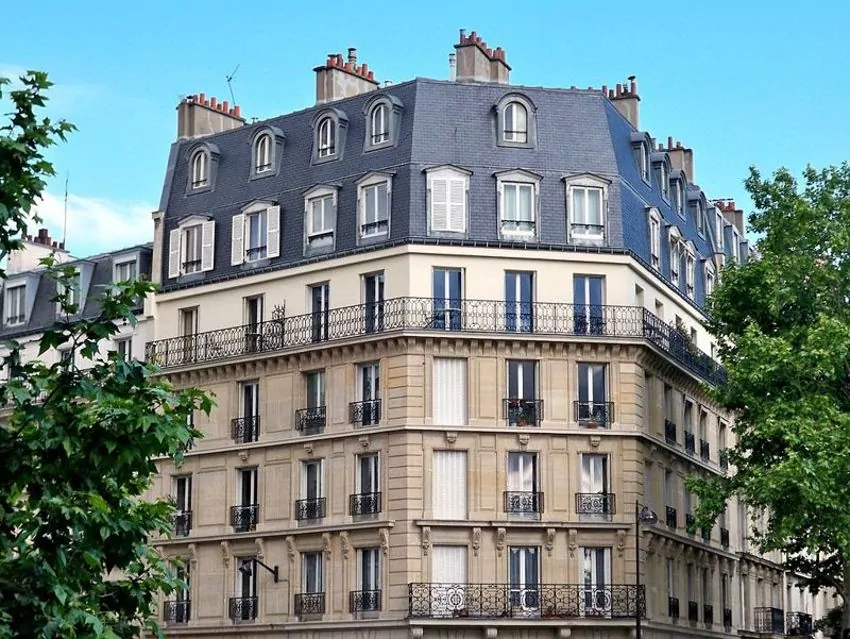traditional paris apartment building