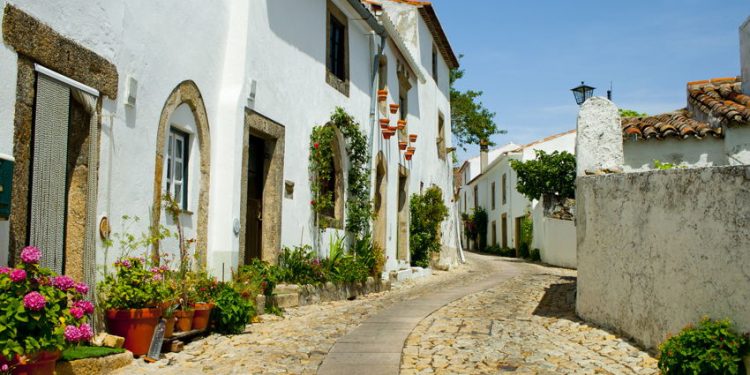 traditional style houses in portugal