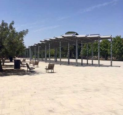 The abandoned Parc del Pinaret during siesta