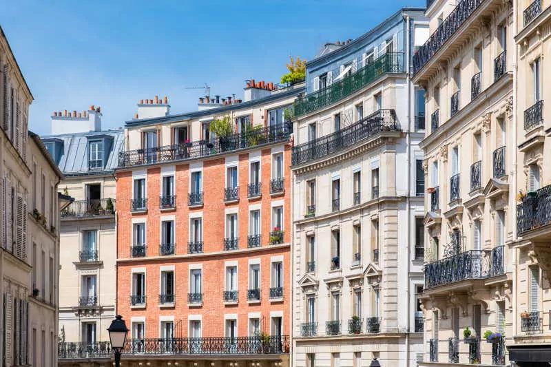 montmatre street paris