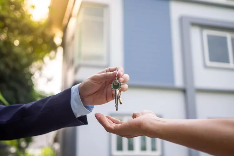 Home buyers are taking home keys from sellers. 