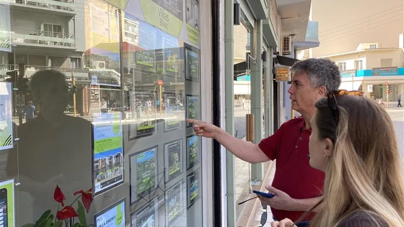 Lief Simon and Sophia Titley looking at real estate options in Crete